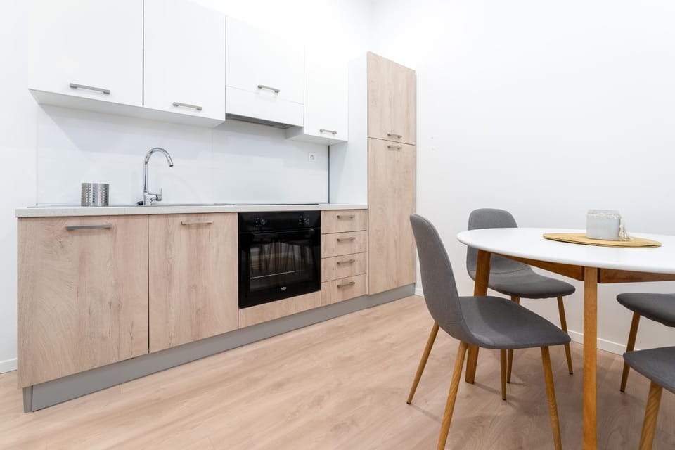 Dining area, oven, stove