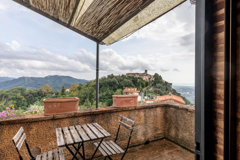 Property building, Balcony/Terrace, Living room