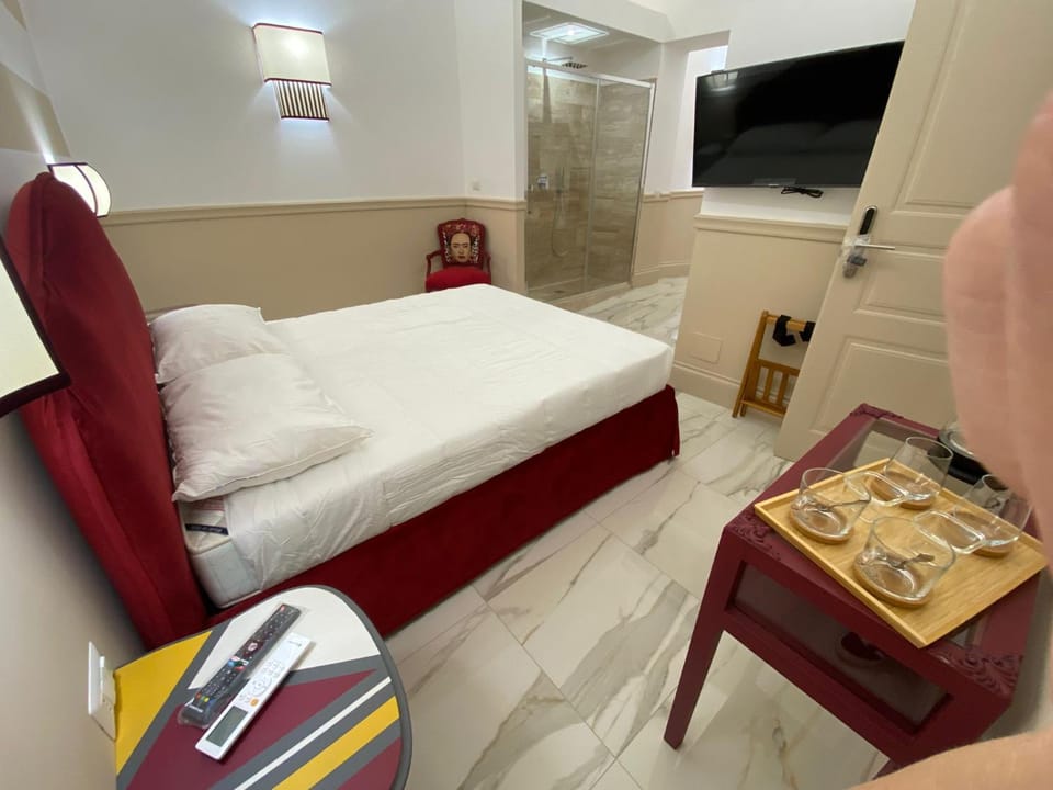 Photo of the whole room, Bedroom