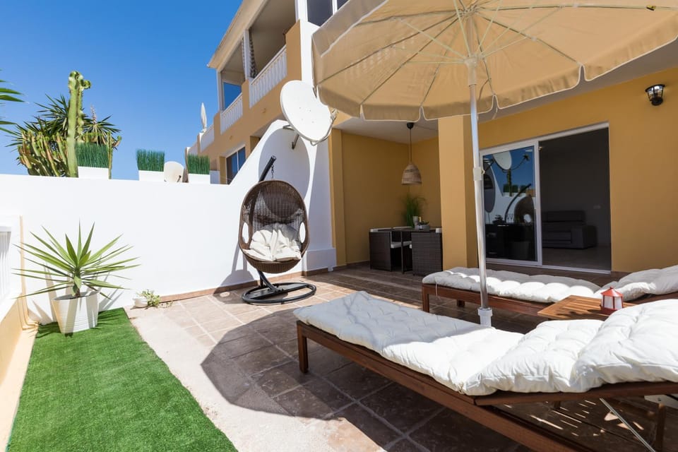 Patio, Balcony/Terrace, Balcony/Terrace, Living room, sunbed