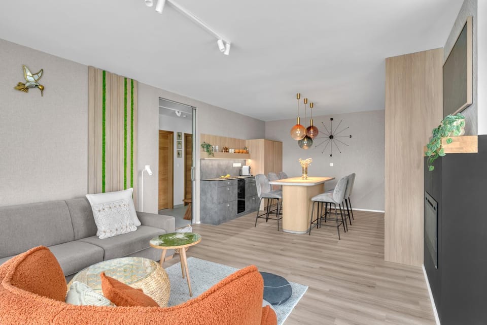 TV and multimedia, Kitchen or kitchenette, Living room, Seating area, Dining area
