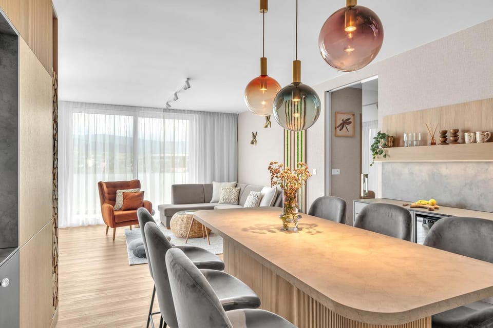 Kitchen or kitchenette, Living room, Seating area, Dining area