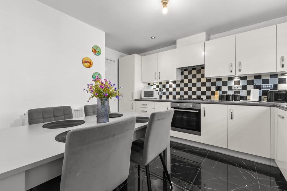 Kitchen or kitchenette, Dining area, dishwasher, oven, stove