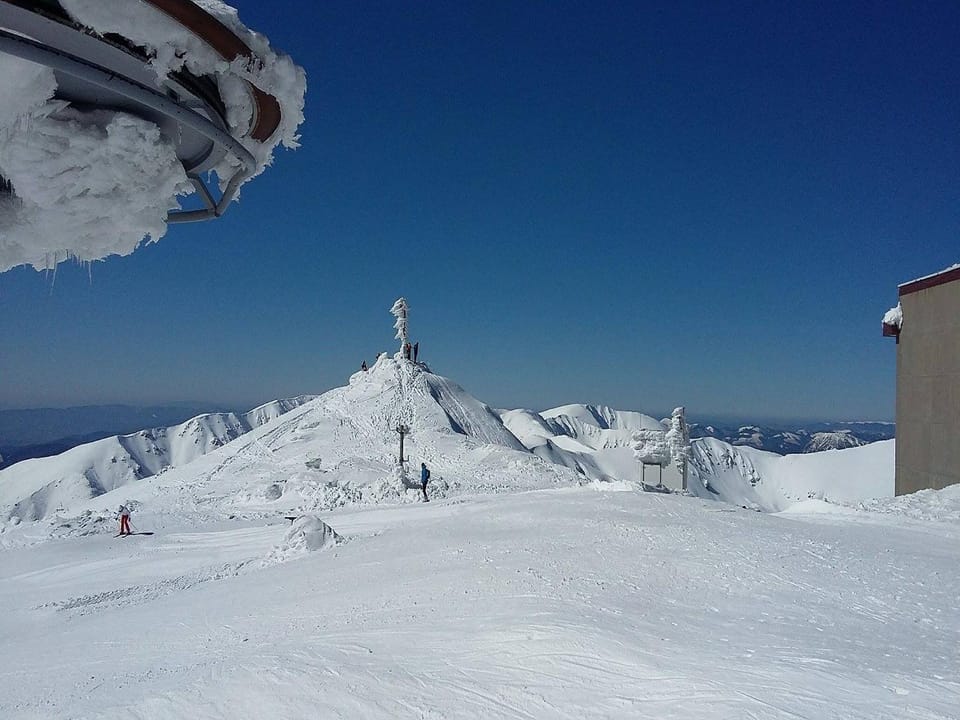 Nearby landmark, Skiing