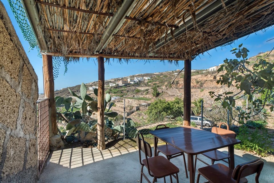 Property building, Balcony/Terrace, Living room