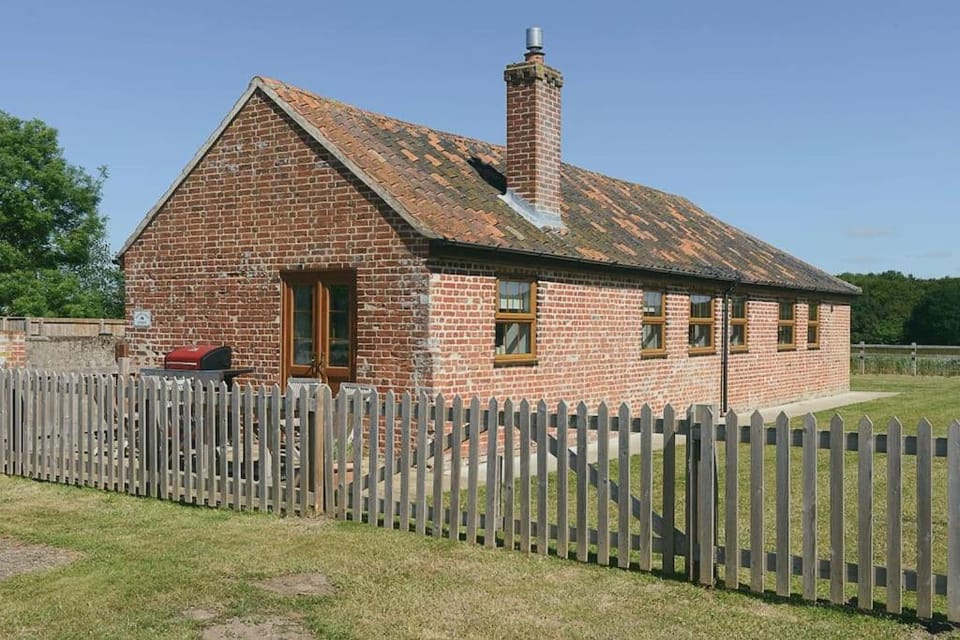 Wood Farm Stables - Sleeps 6-8 House in South Norfolk District