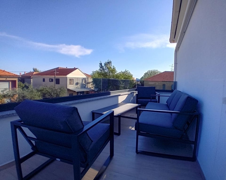 View (from property/room), Balcony/Terrace, Seating area