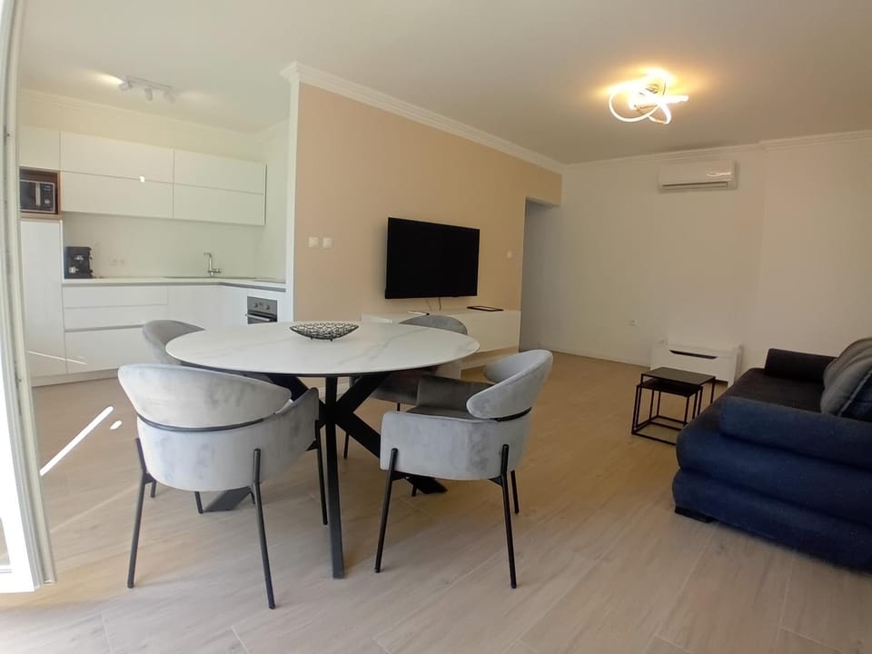 TV and multimedia, Living room, Dining area