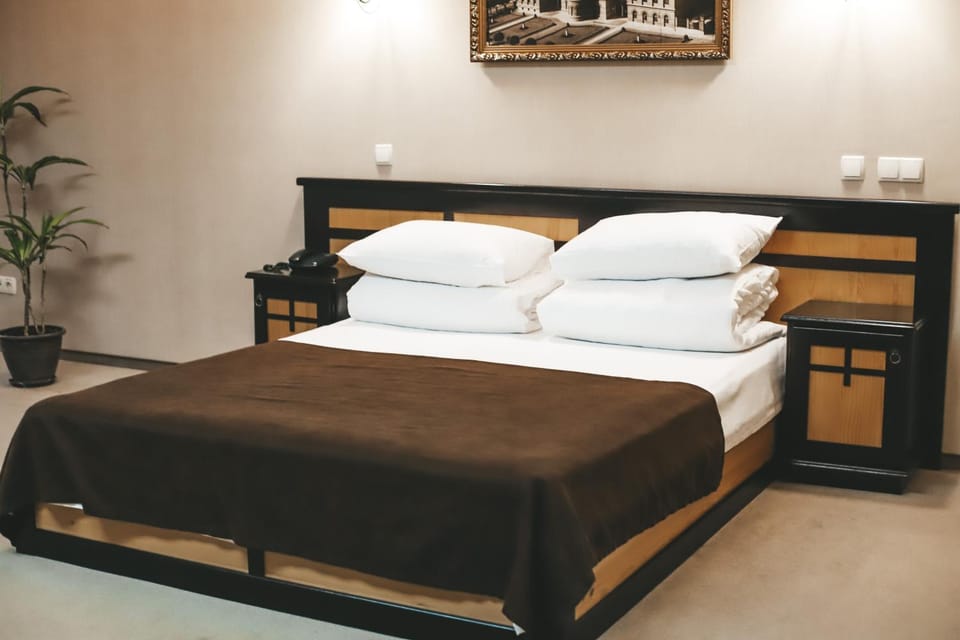 Bed, Photo of the whole room, Decorative detail