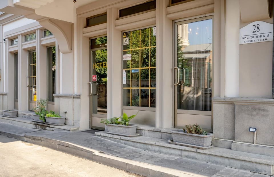 Facade/entrance
