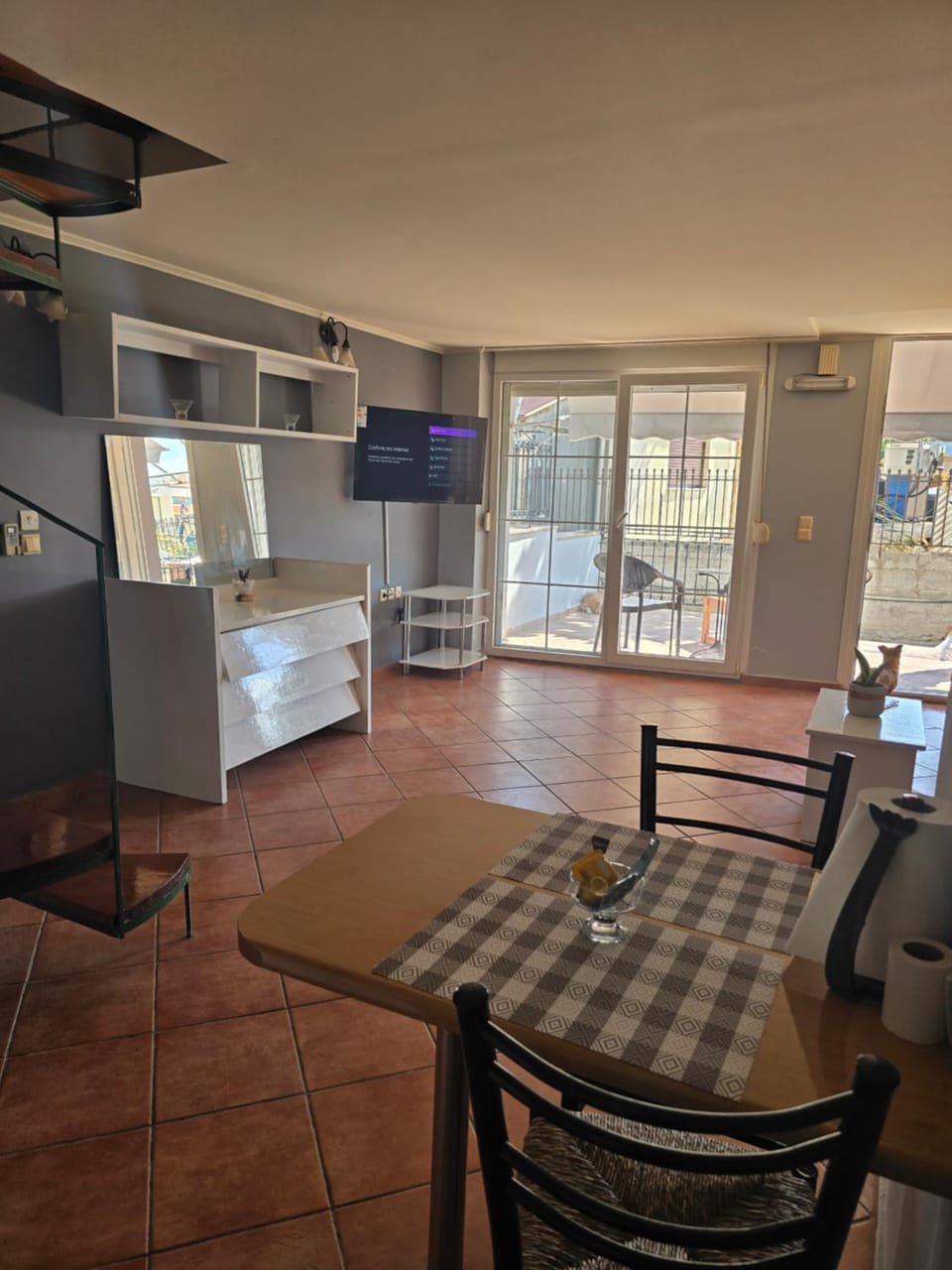 TV and multimedia, Seating area, Dining area, oven