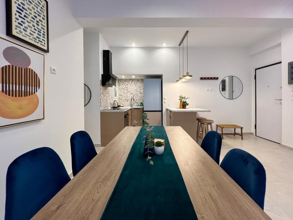 Kitchen or kitchenette, Living room, Seating area, Dining area