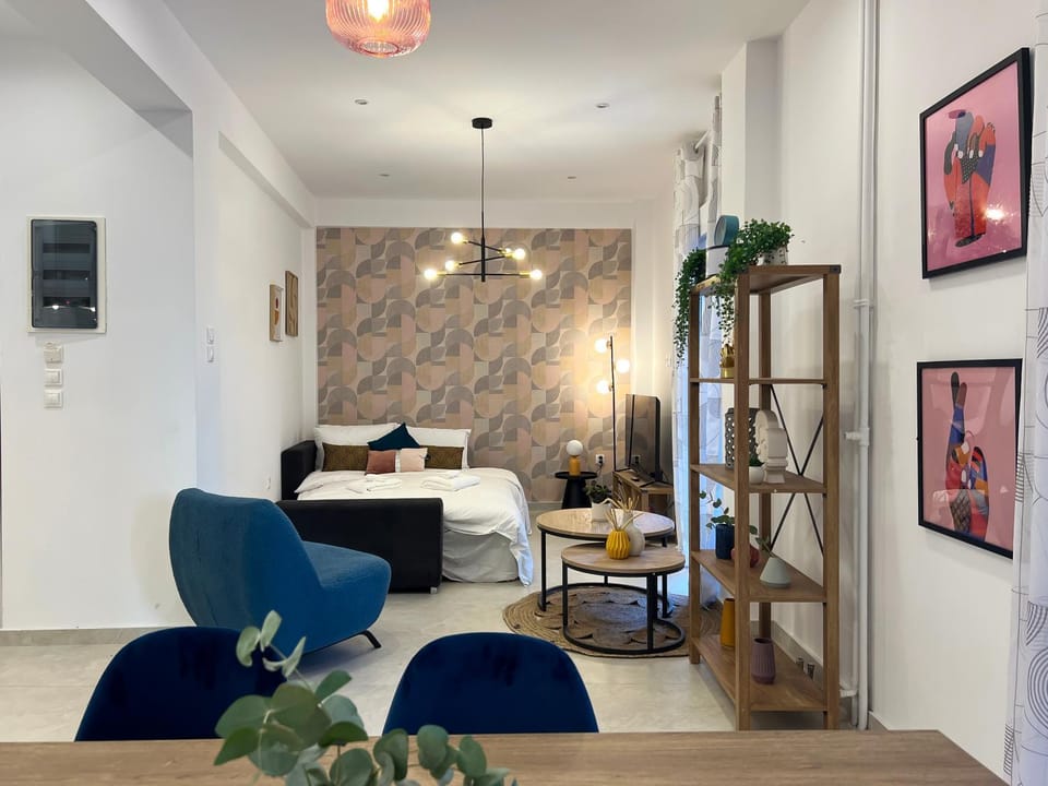 Bed, Living room, Photo of the whole room, Seating area, Bedroom, hair dresser