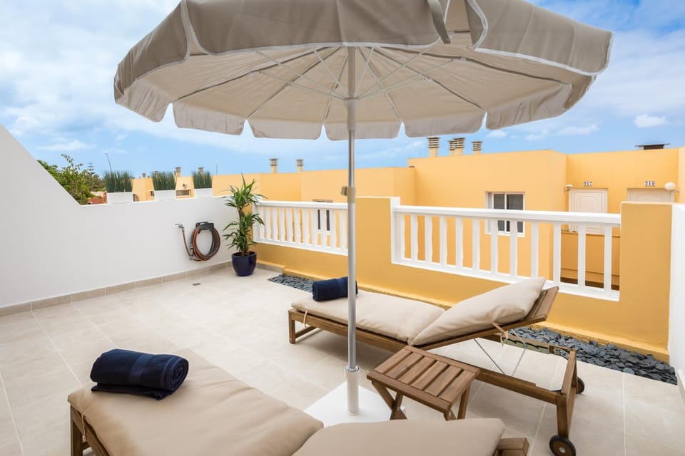 Patio, Balcony/Terrace, sunbed