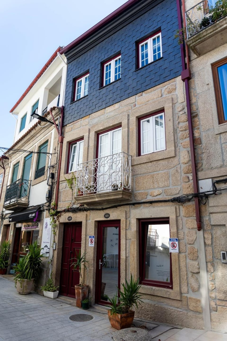 Property building, Day, Street view