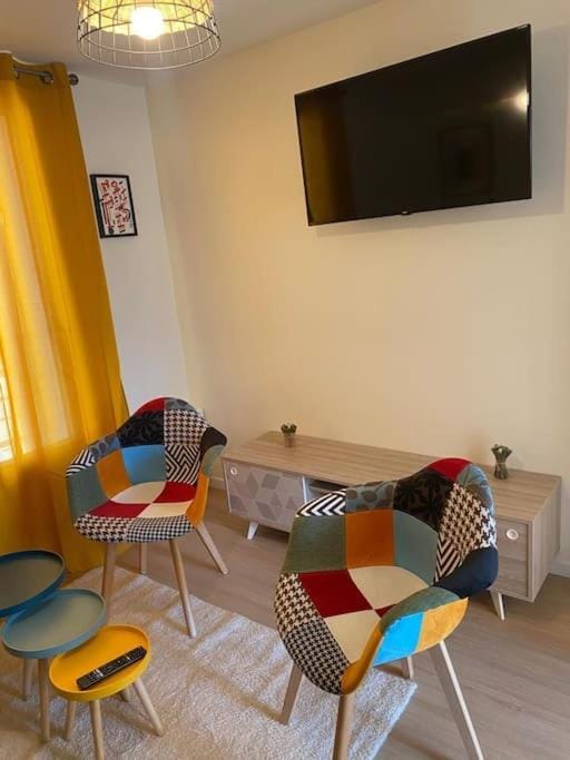 Communal lounge/ TV room, TV and multimedia, Living room, Seating area