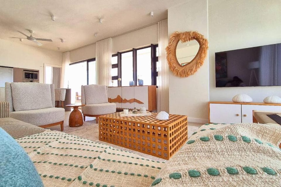 Bed, TV and multimedia, Living room, Seating area