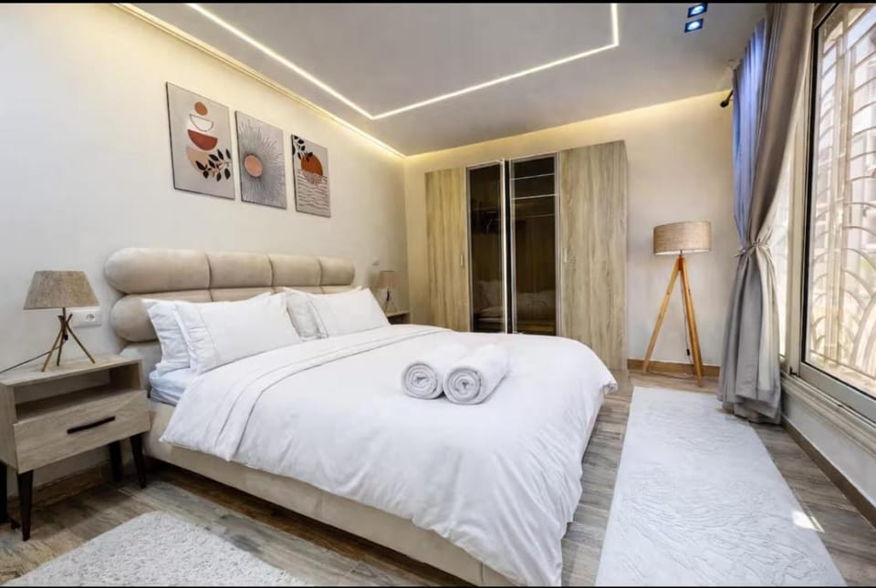 شقه فندقيه لك بالكامل غرفتين في كمباوند راقي بالشيخ زايد Apartment in Egypt