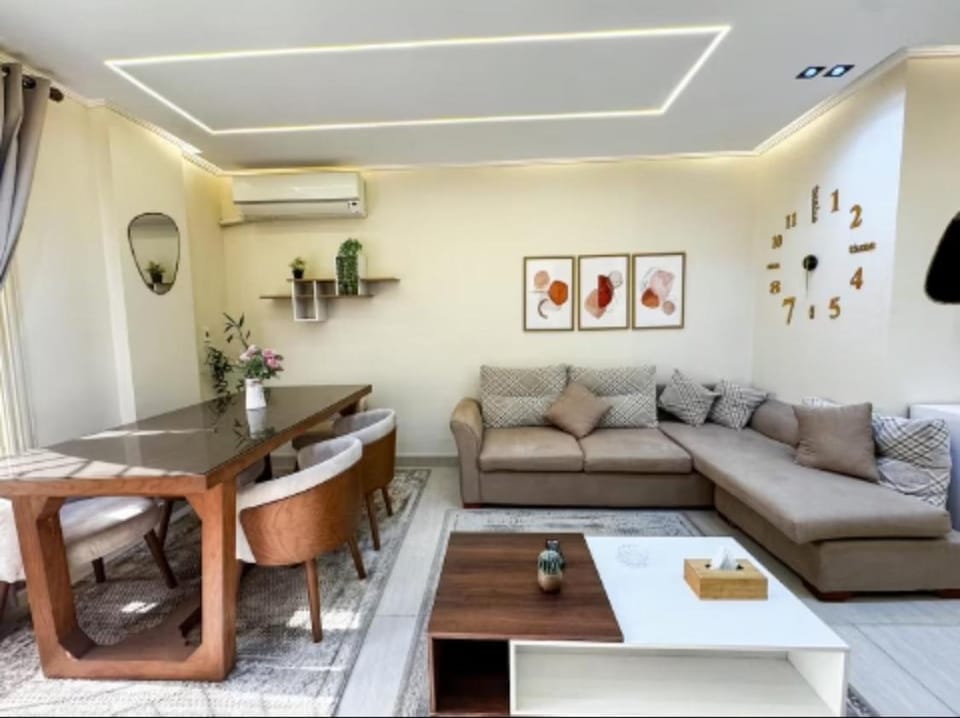 شقه فندقيه لك بالكامل غرفتين في كمباوند راقي بالشيخ زايد Apartment in Egypt