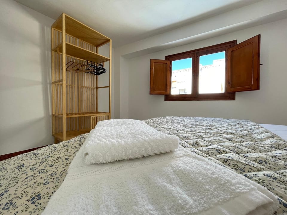 Bed, Photo of the whole room, Bedroom, towels, wardrobe