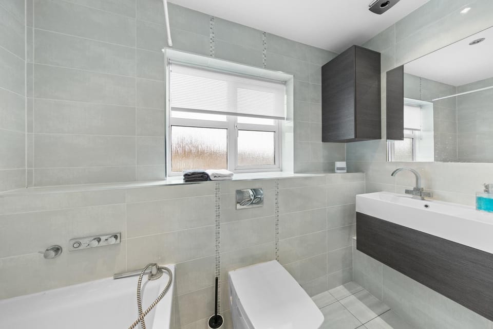 Shower, Toilet, Bathroom, Bath, towels