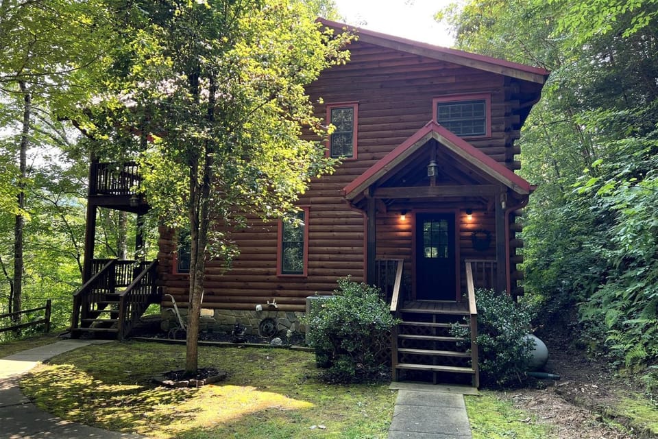 Gentle Bear Lookout House in Swain County