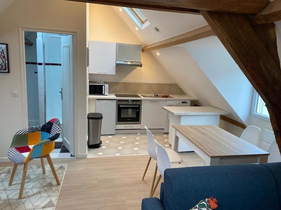 Kitchen or kitchenette, Living room, Seating area, Dining area, oven, stove, toaster
