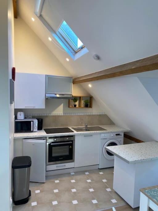 Kitchen or kitchenette, Dining area, oven, stove, toaster