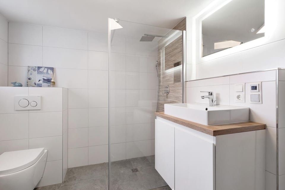 Bathroom, Living room