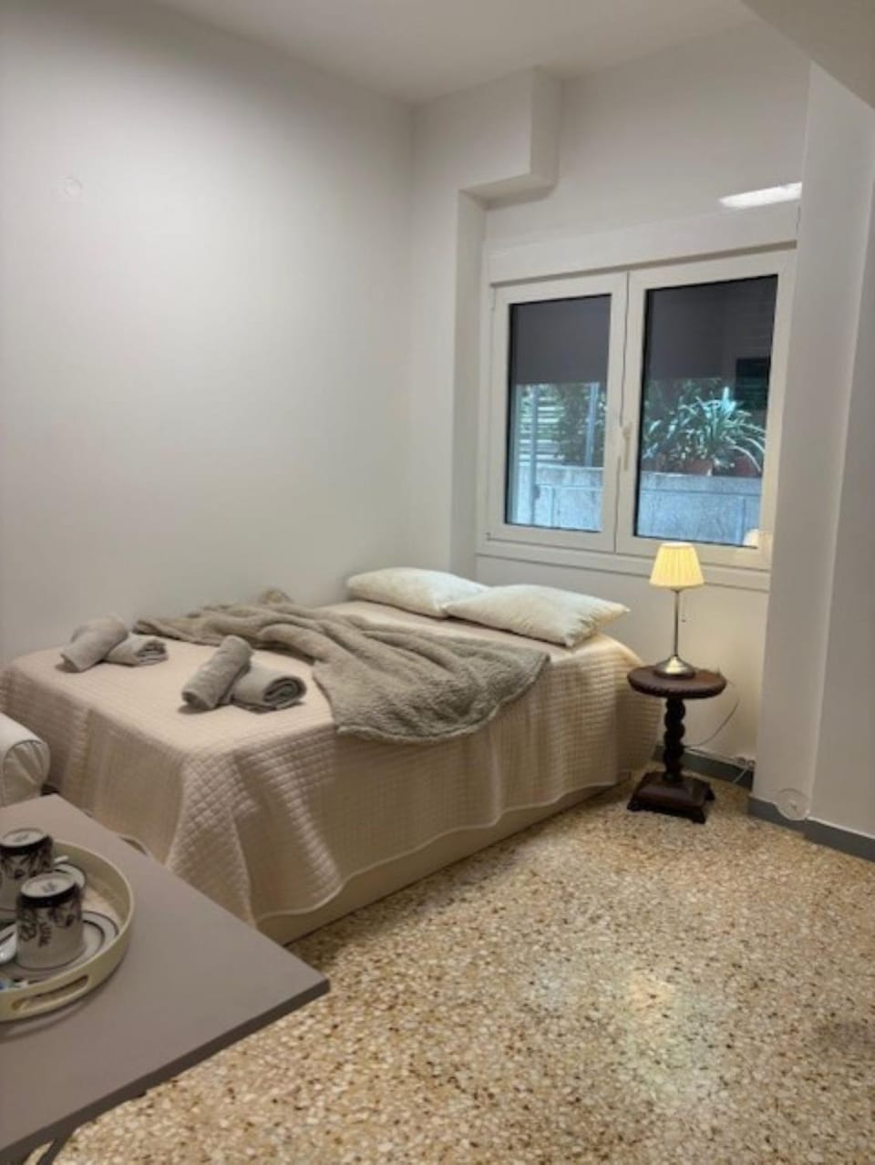 Bed, Living room, Photo of the whole room, Seating area, Bedroom