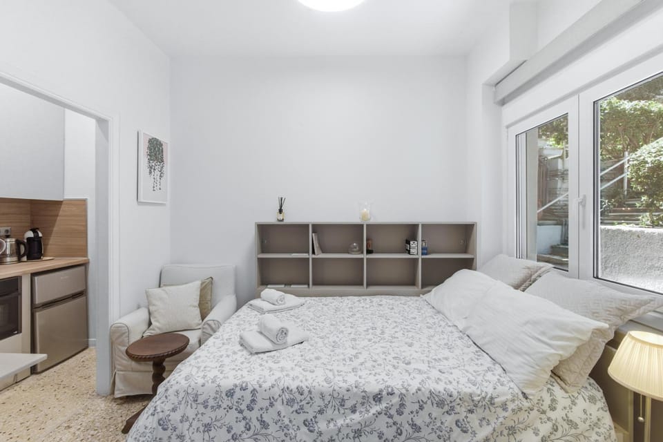 Bed, Bedroom, kitchen