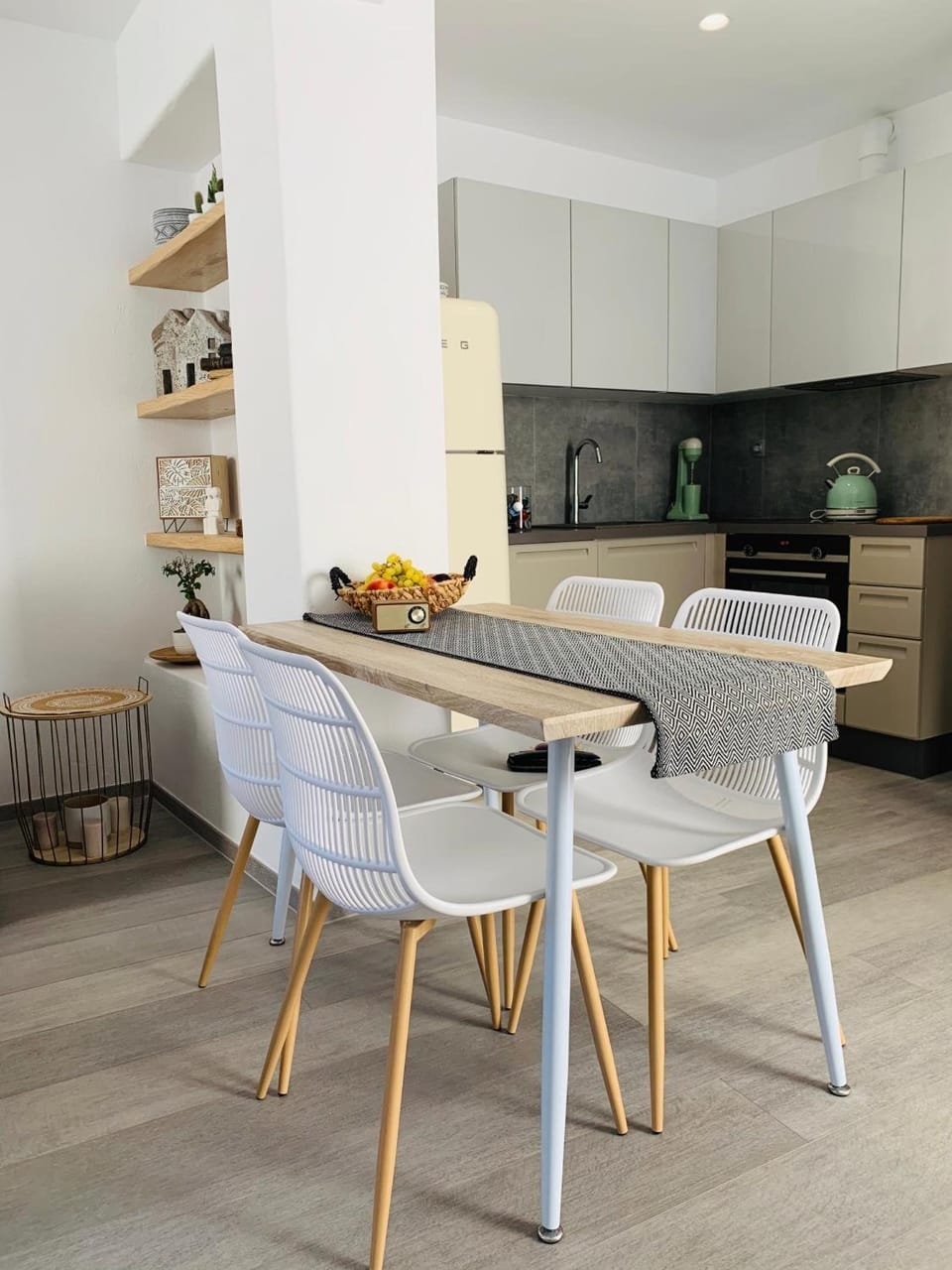 Property building, Kitchen or kitchenette, Living room