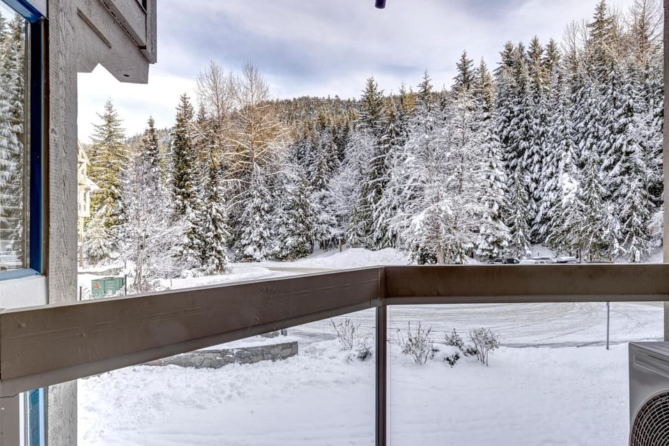 Greystone Lodge 329 Ski-in Out House in Whistler