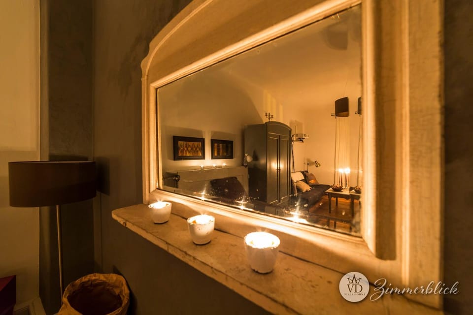 Night, Photo of the whole room, Decorative detail