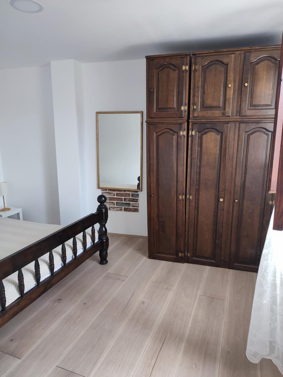 Photo of the whole room, Bedroom, wardrobe