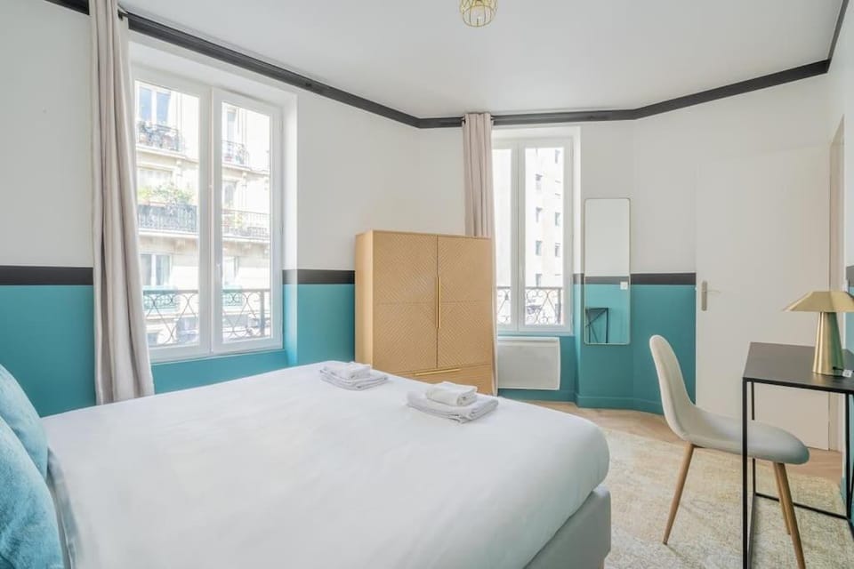 Bed, Photo of the whole room, Seating area, Bedroom, wardrobe