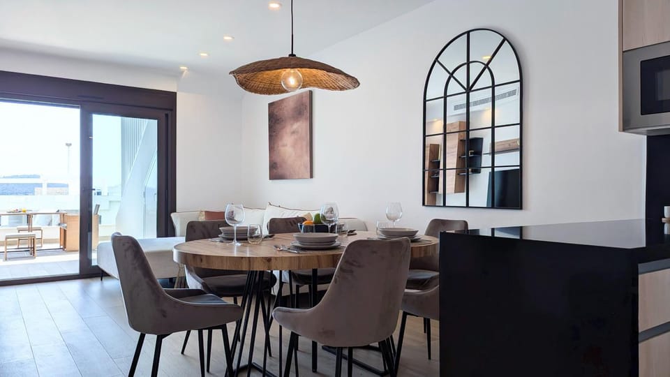 Kitchen or kitchenette, Seating area
