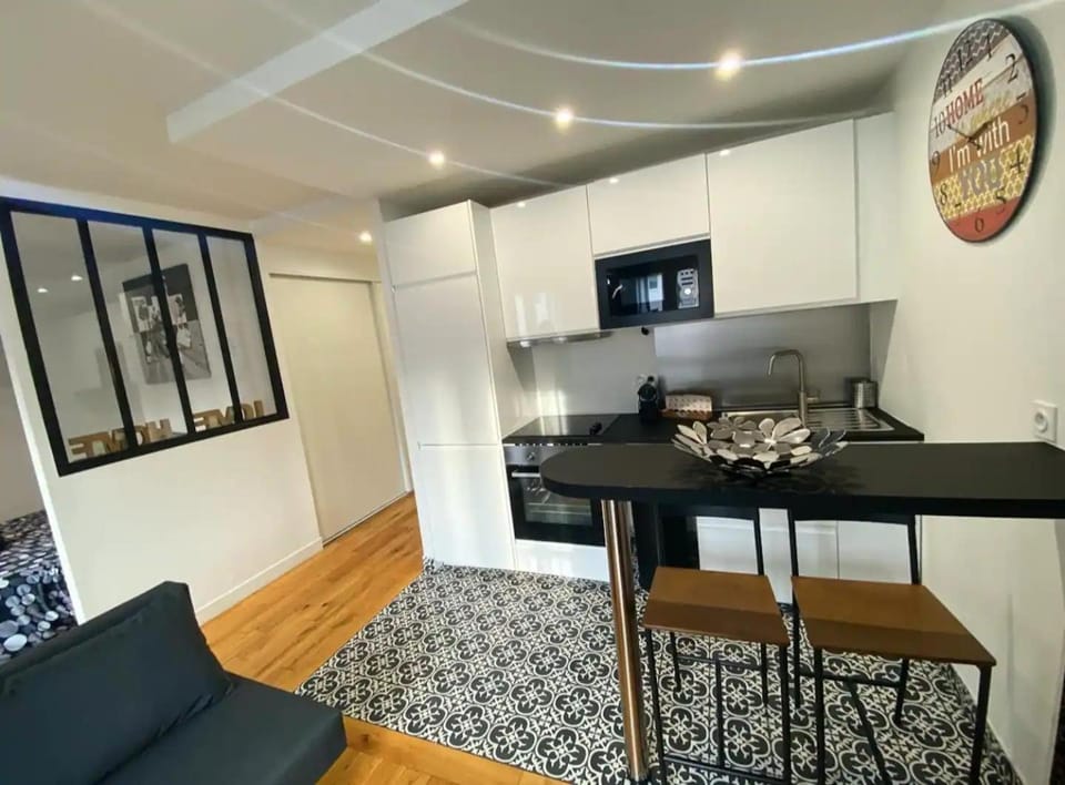 Kitchen or kitchenette, Dining area, oven, stove