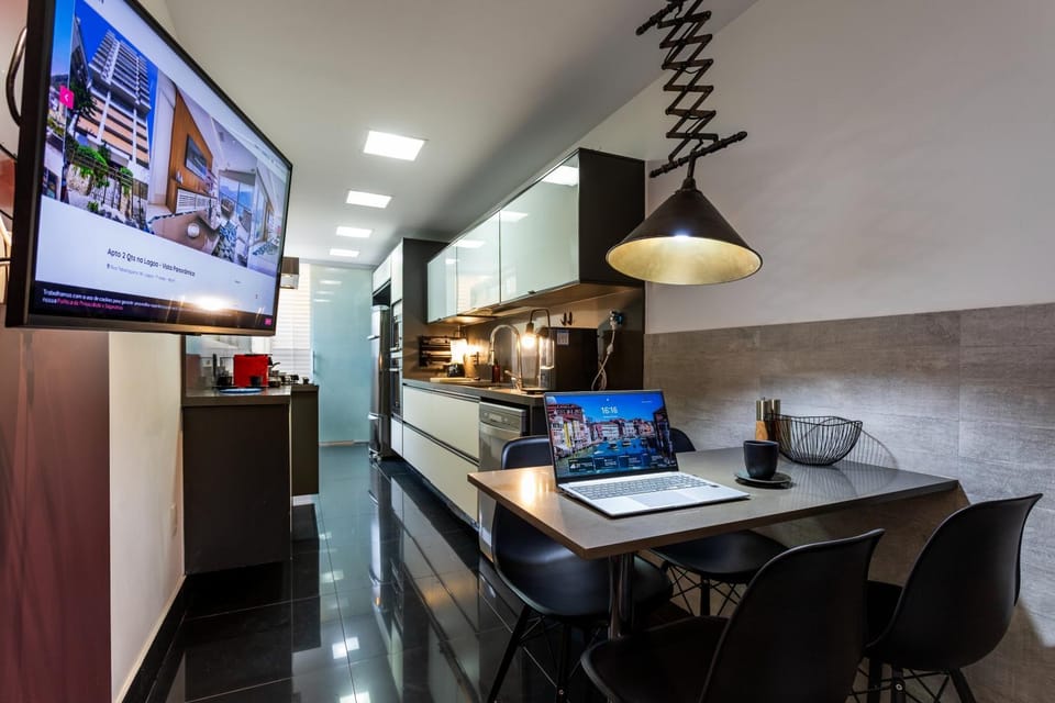 TV and multimedia, Kitchen or kitchenette, Dining area, dishwasher, minibar, oven, stove