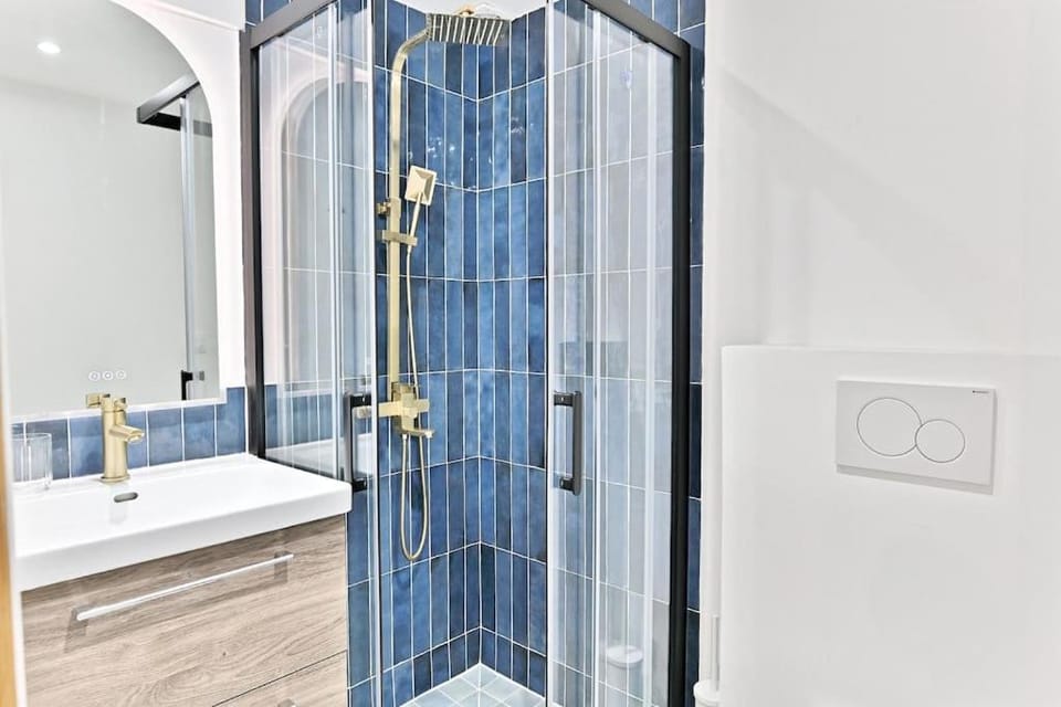 Shower, Bathroom