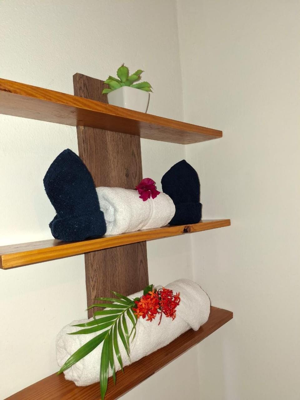 Toilet, towels, towels