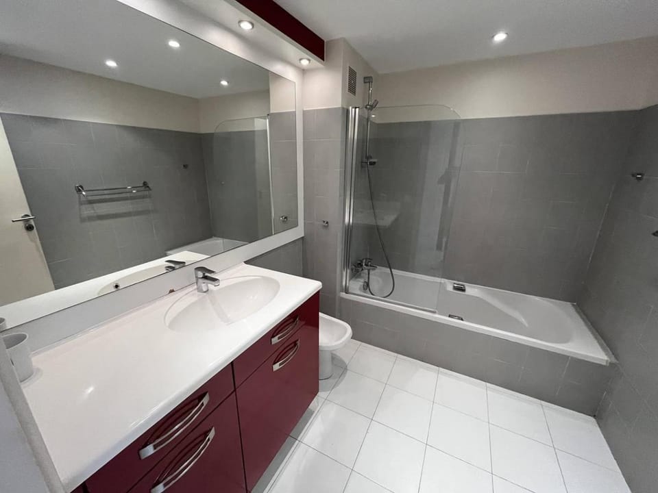 Bathroom, Bath
