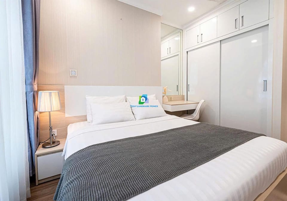 Bedroom, towels, wardrobe