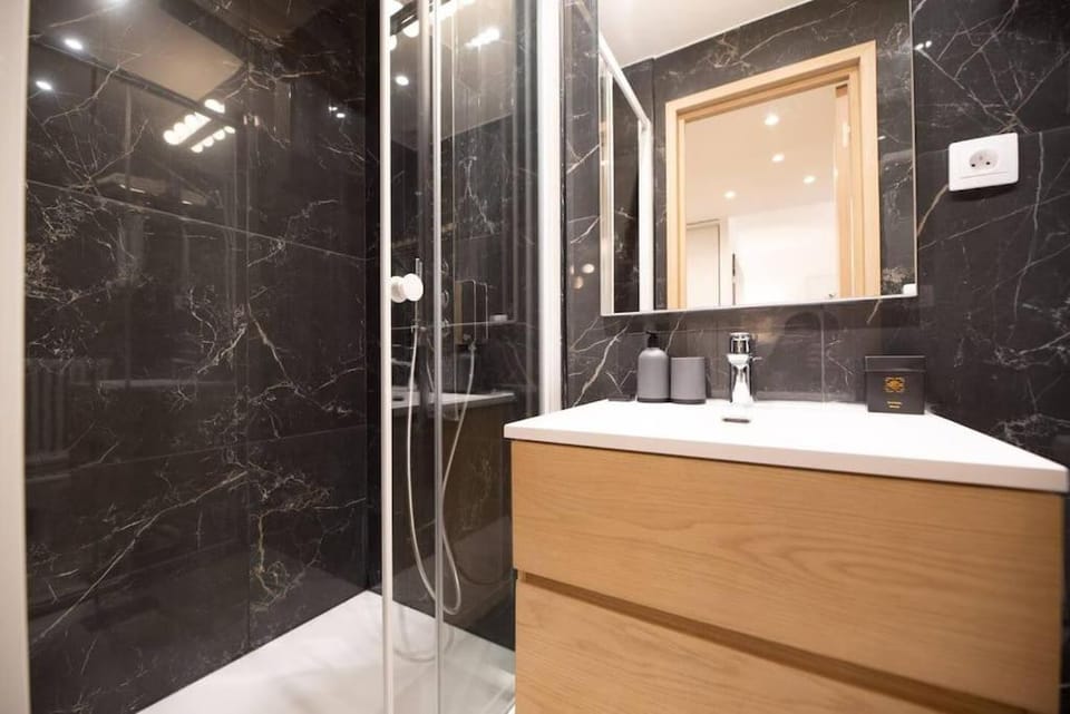 Appartement confortable et moderne - centre Apartment in Levallois-Perret