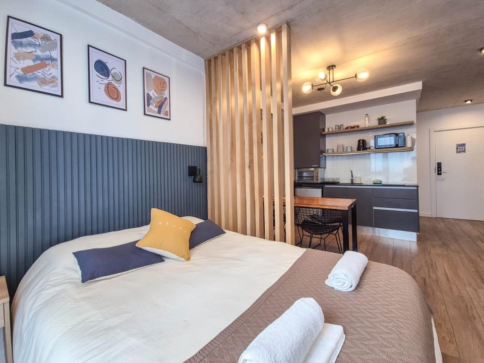 Bed, Kitchen or kitchenette