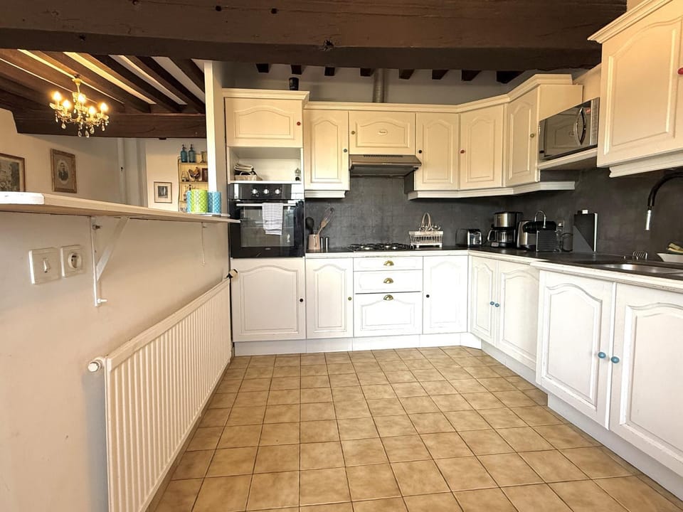 Coffee/tea facilities, dishwasher, heating, internet, microwave, oven, toaster, kitchen