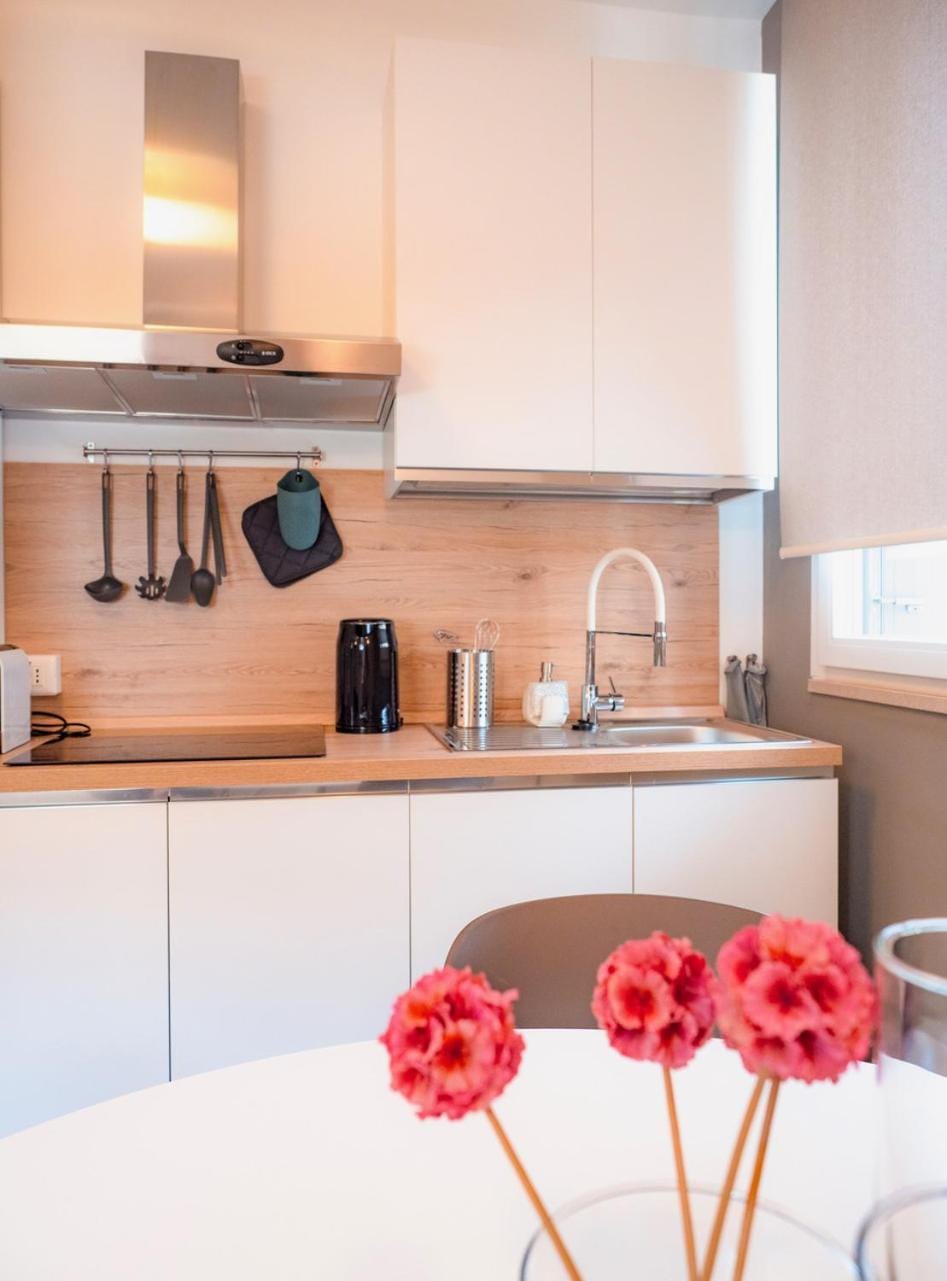 Coffee/tea facilities, Decorative detail, stove, kitchen