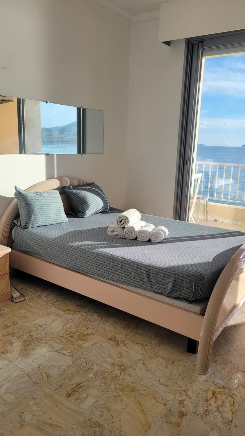 La plage à vos pieds, magnifique vue sur Ajaccio, pour 2 personnes Apartment in Ajaccio
