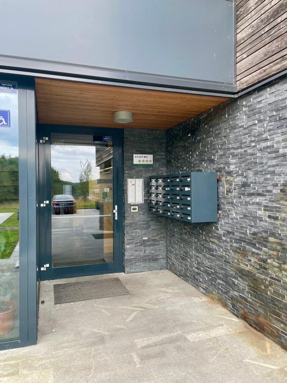 Property building, Facade/entrance