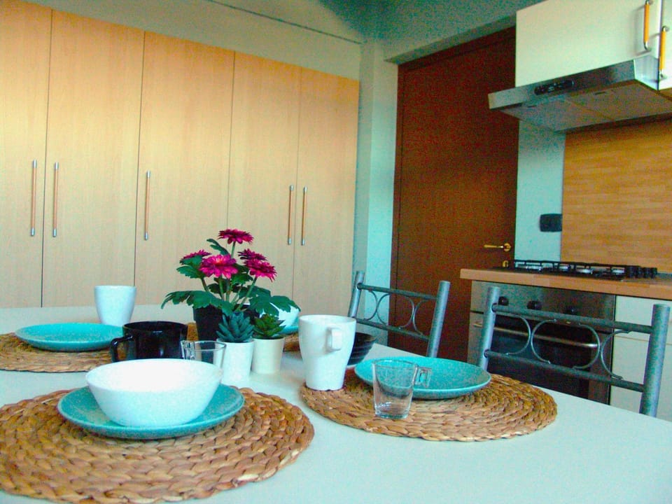 Kitchen or kitchenette, oven